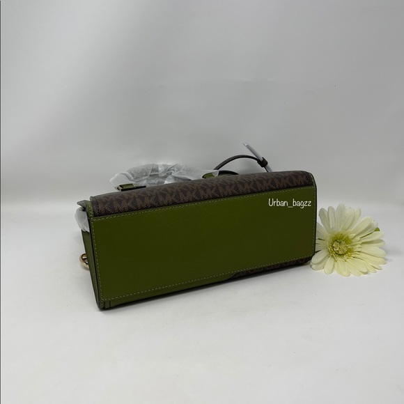 Michael Kors Hope Medium Messenger and Wallet - Picture 7 of 16